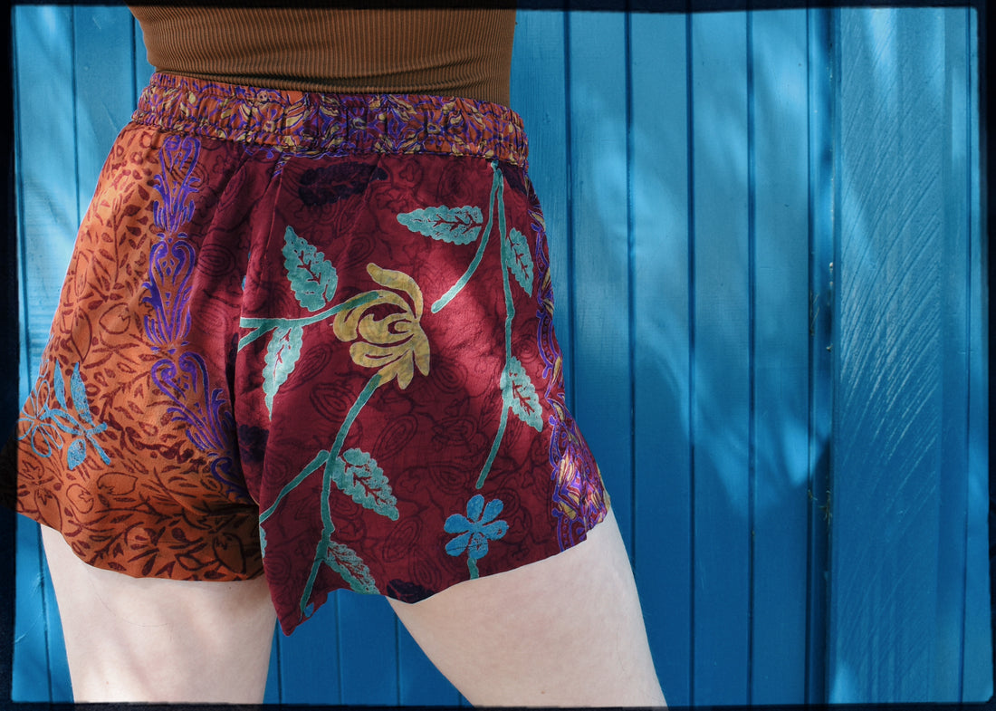 Fumaria Silk Shorts ~ Ribbon S