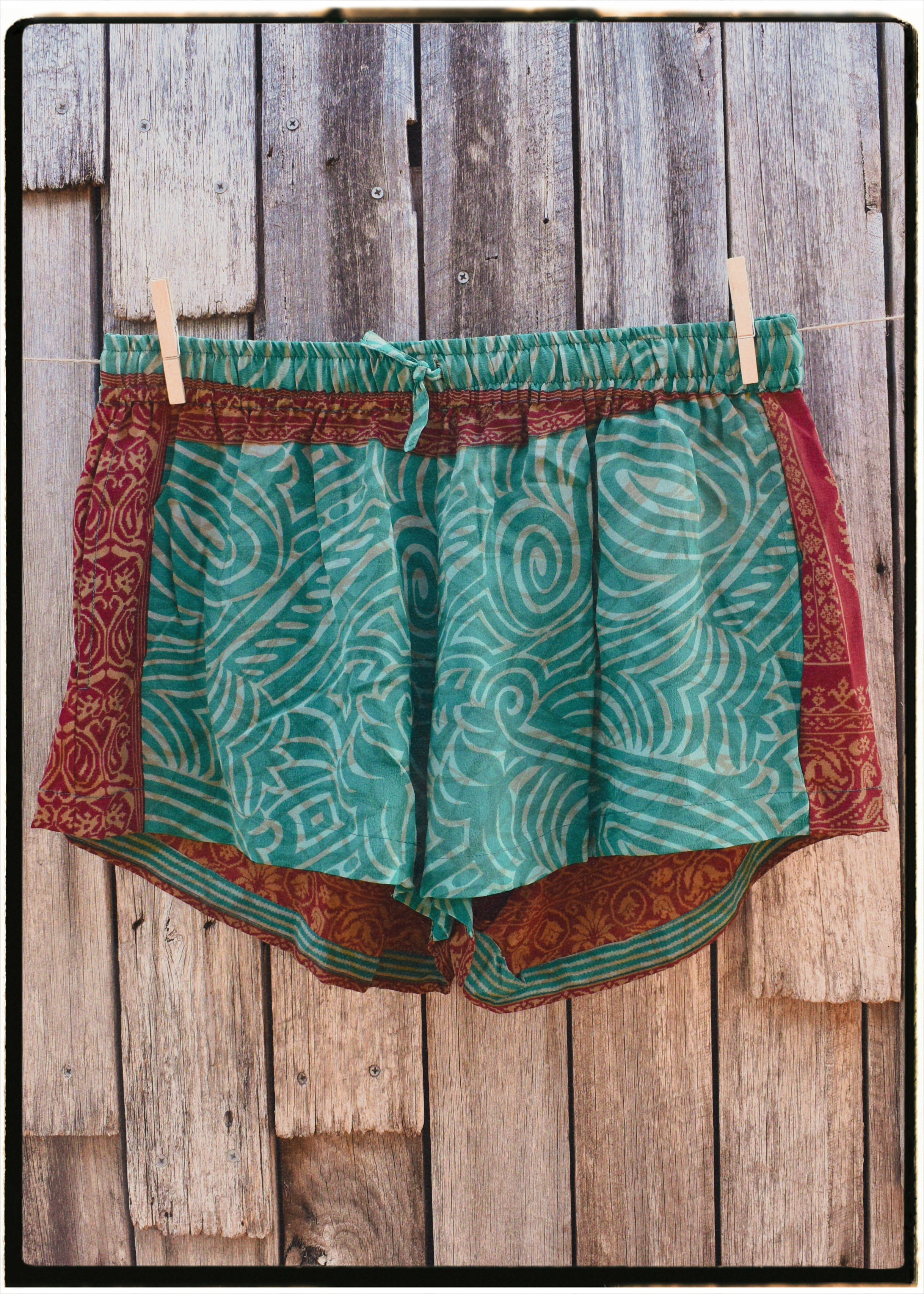 Fumaria Silk Shorts ~ Tambourine XL