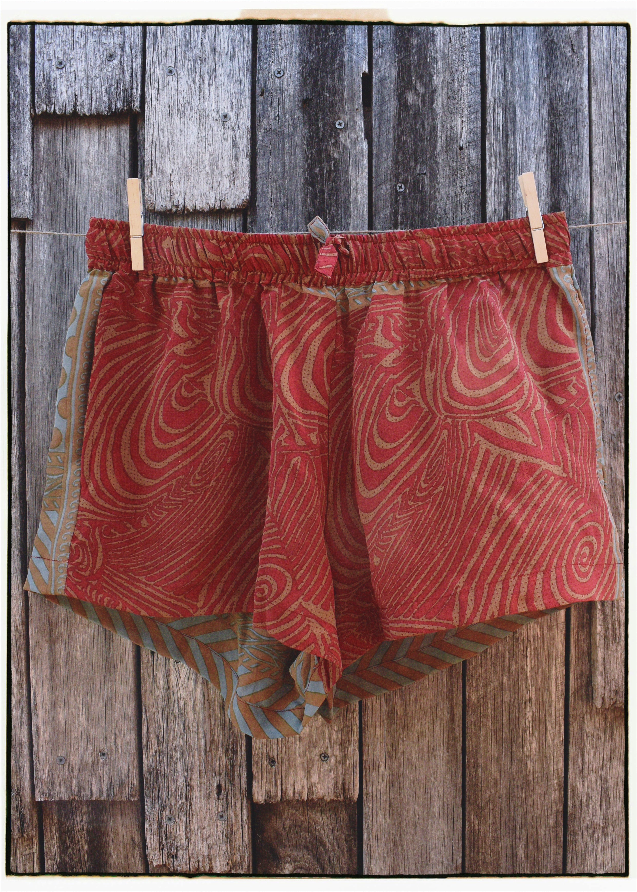 Fumaria Silk Shorts ~ Aruba M