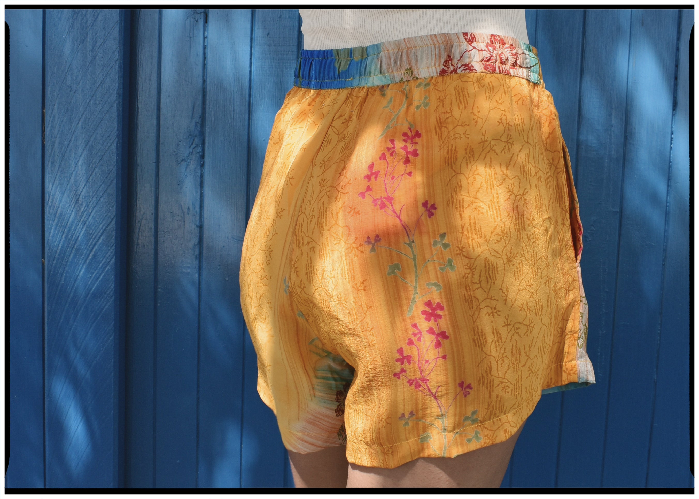 Fumaria Silk Shorts ~ Golden XS