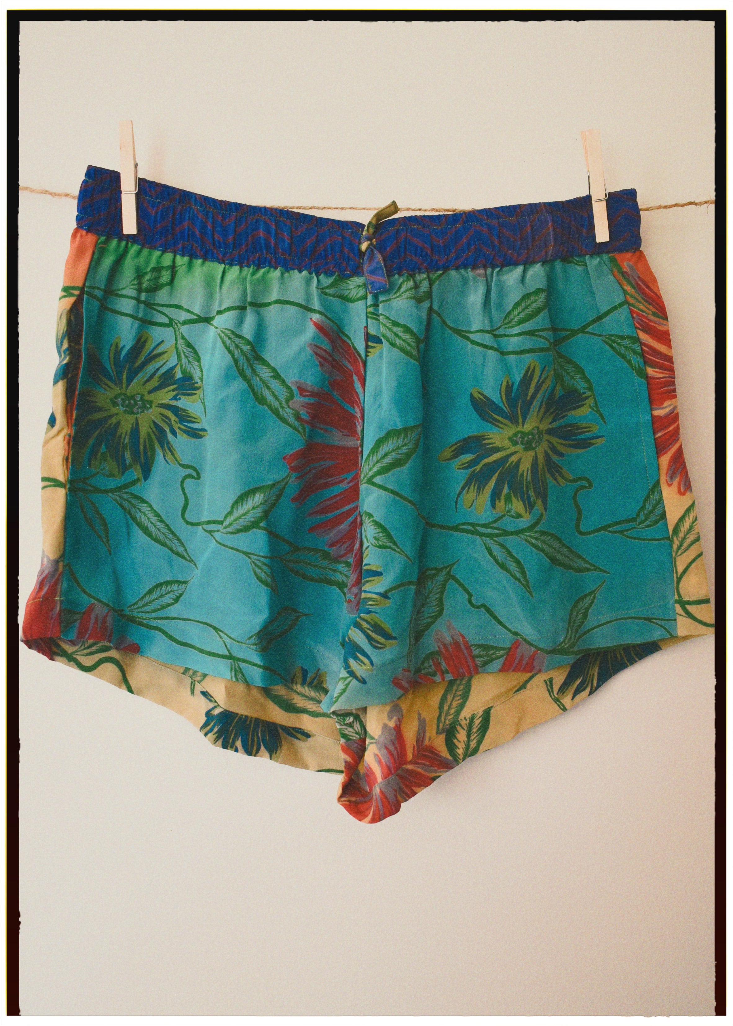 Fumaria Silk Shorts ~ Oahu S