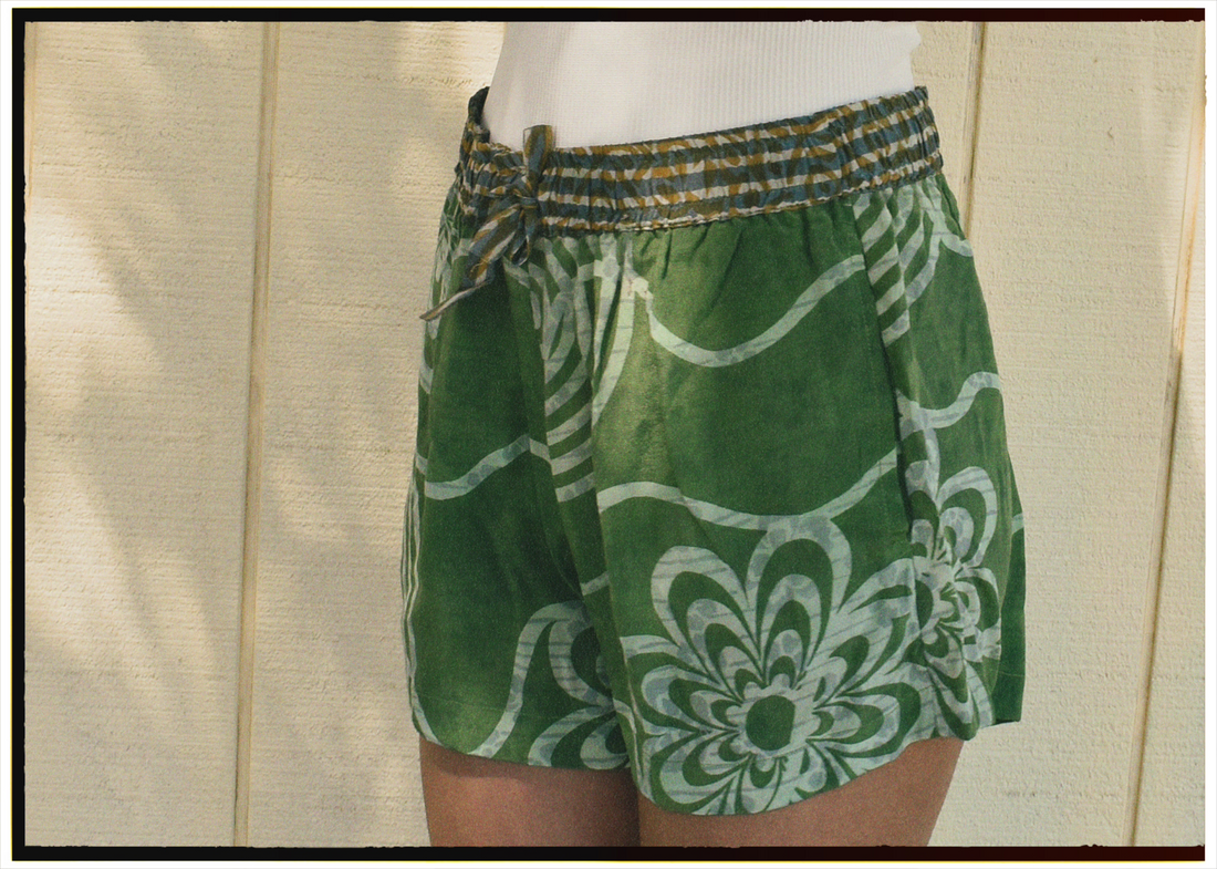 Fumaria Silk Shorts ~ Kiwi XS