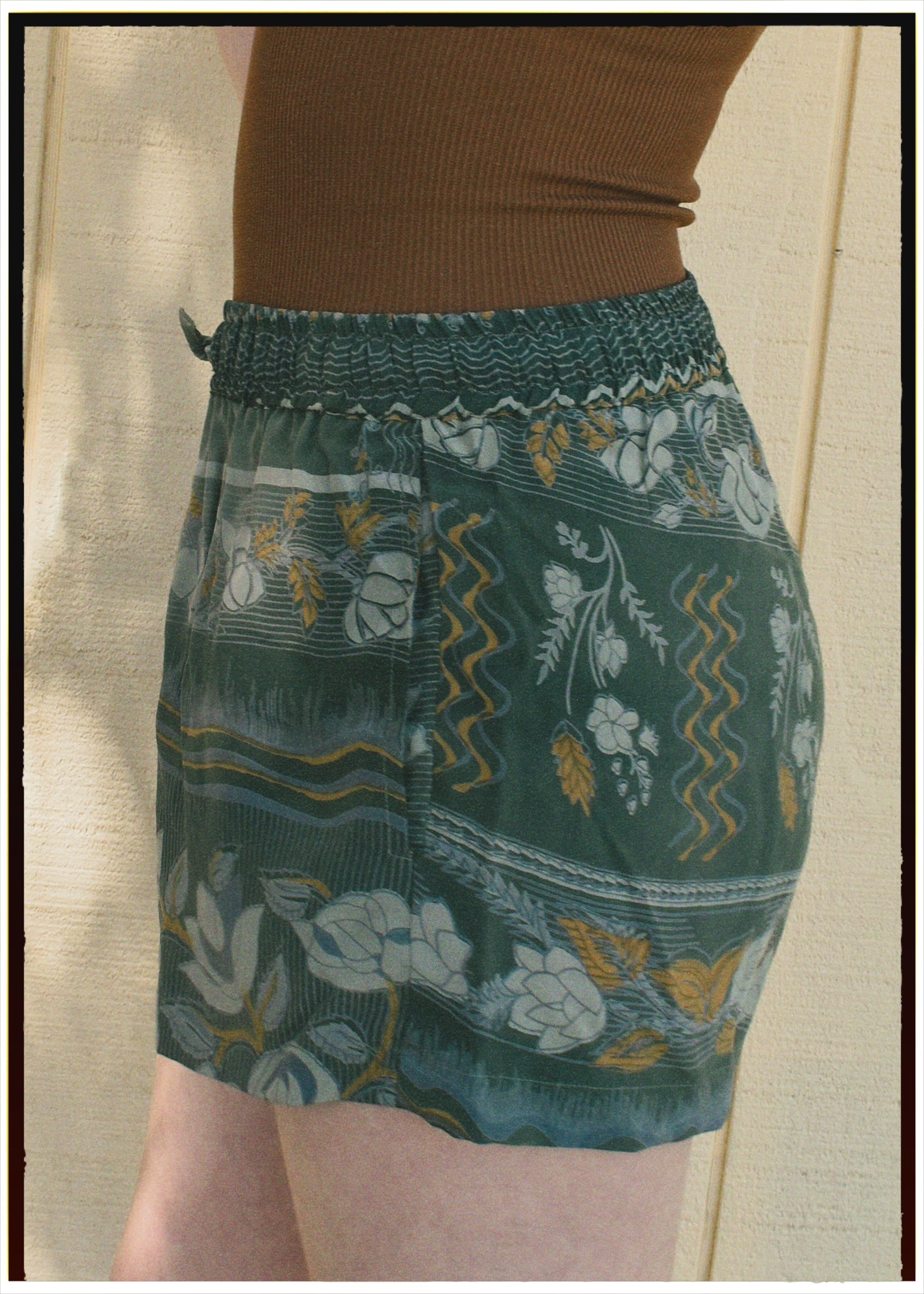 Fumaria Silk Shorts ~ Piquant S