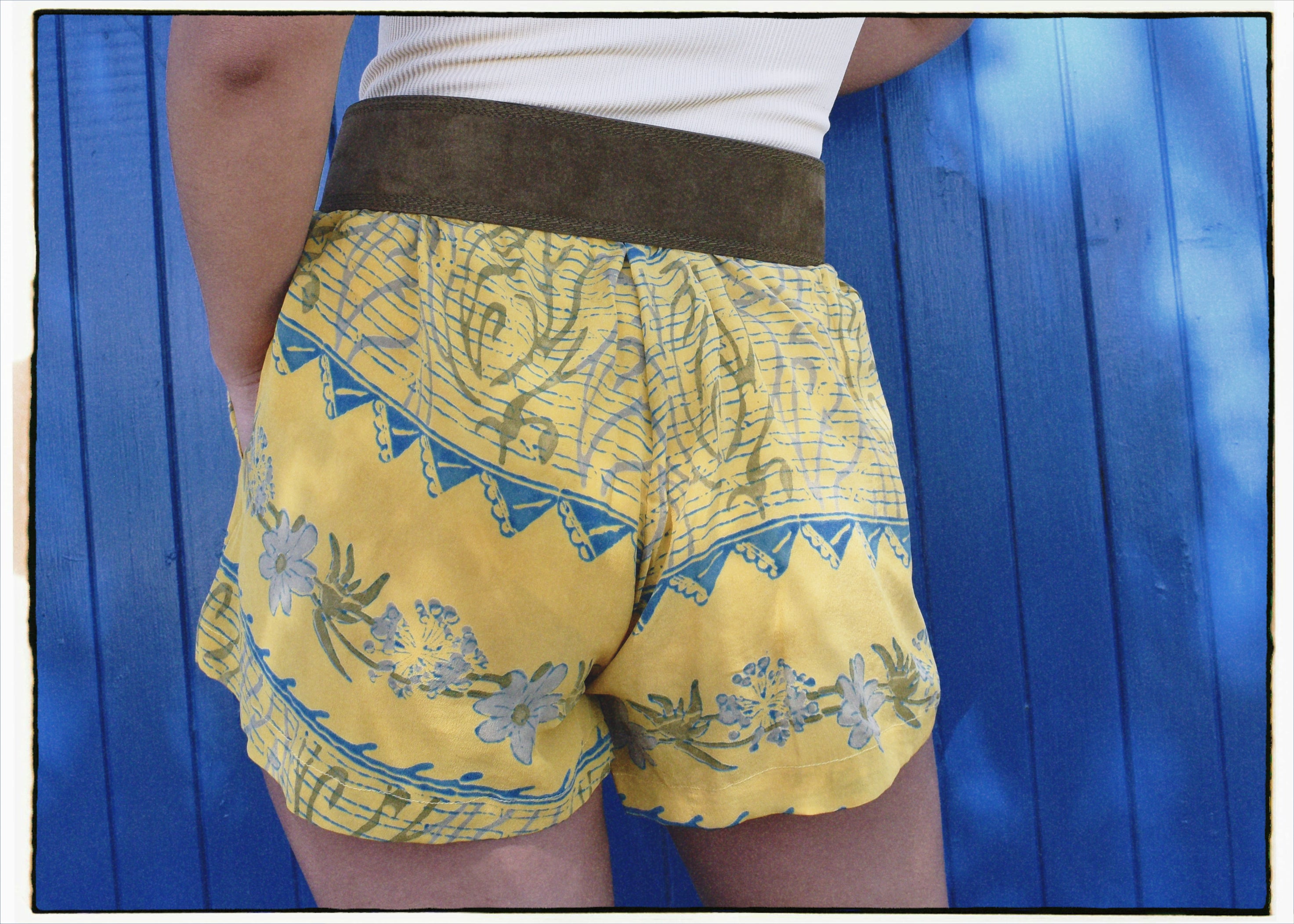 Fumaria Silk Shorts ~ Wattle S