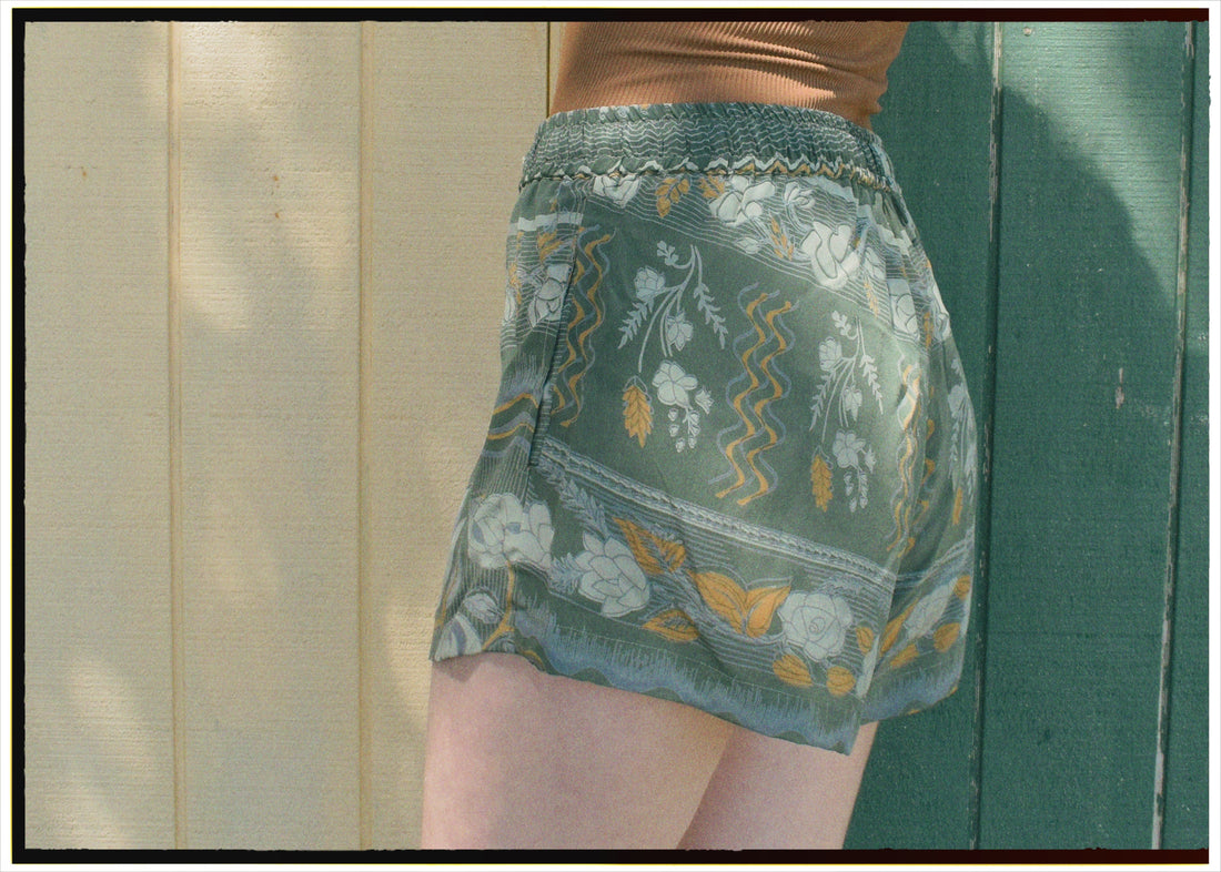 Fumaria Silk Shorts ~ Piquant S
