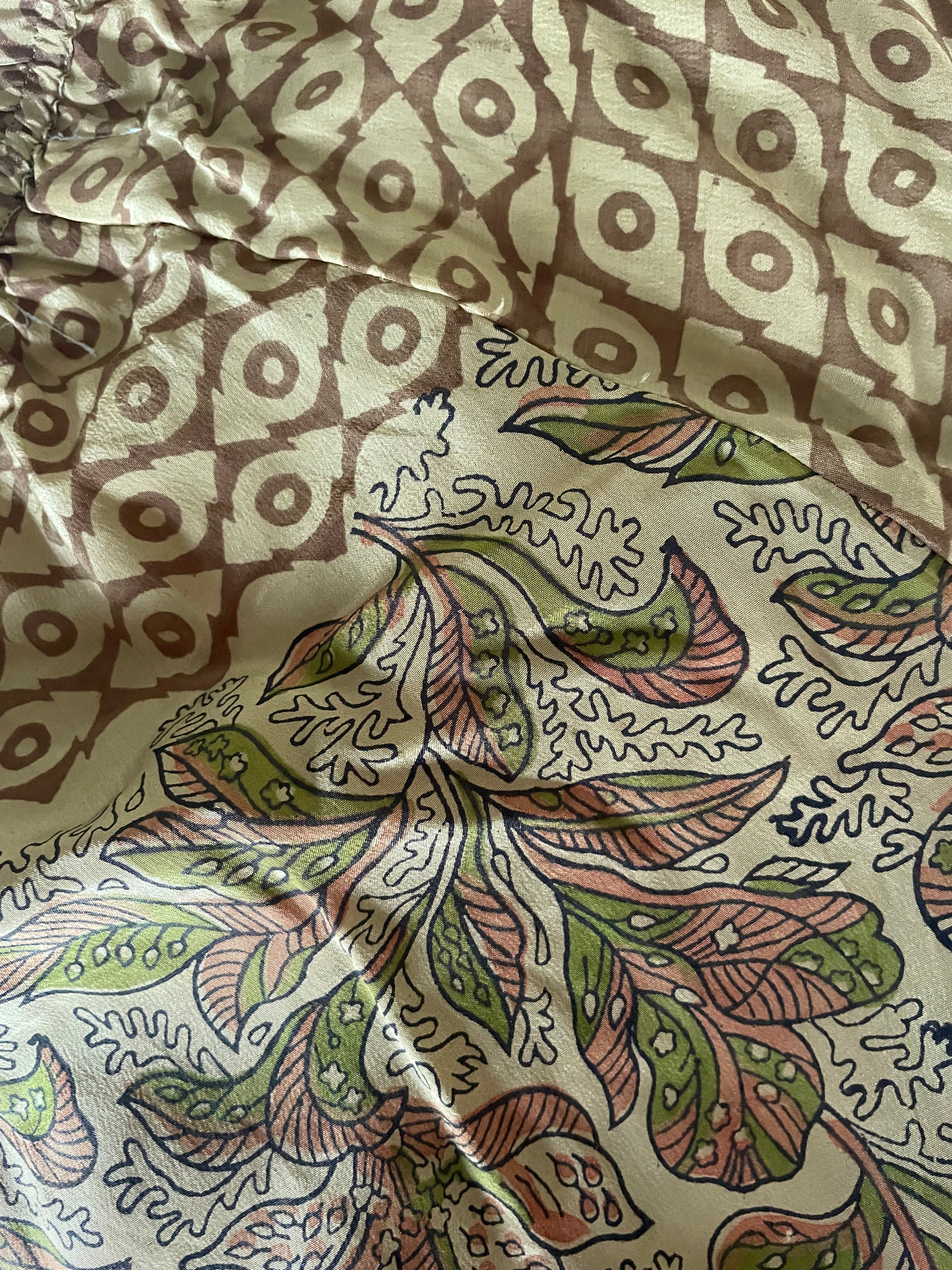 Fumaria Silk Shorts ~ Batik S