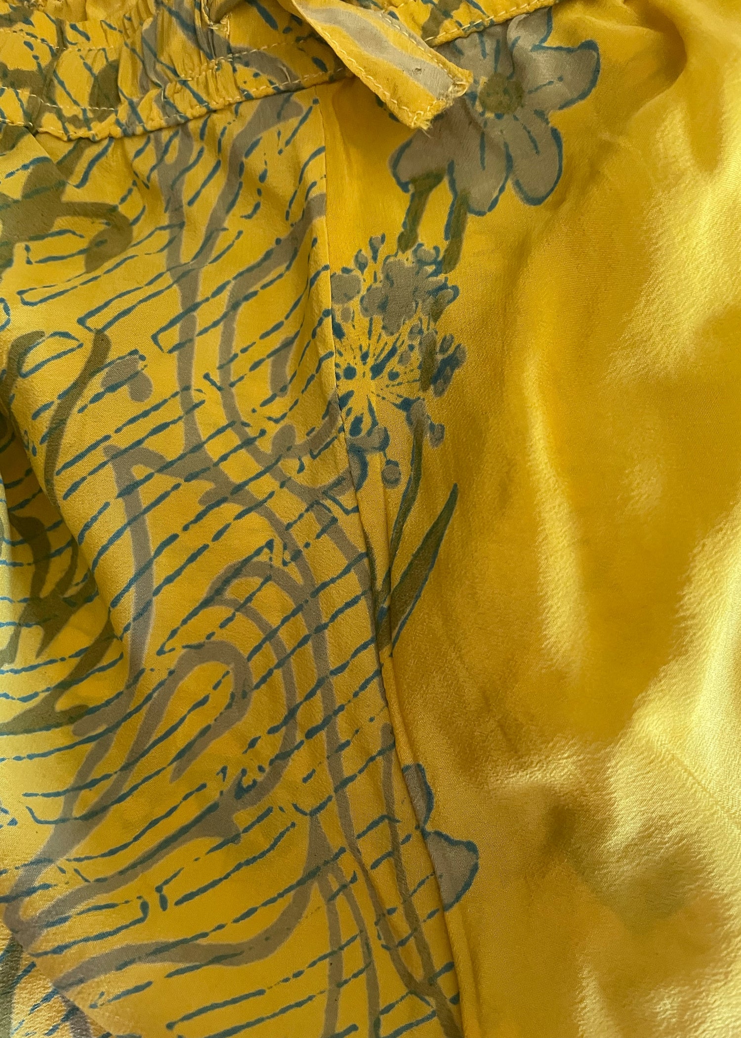 Fumaria Silk Shorts ~ Wattle S