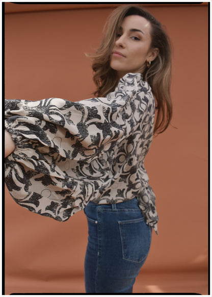 Hoya Silk Crepe Balloon Sleeve Wrap Top ~ Monochrome L