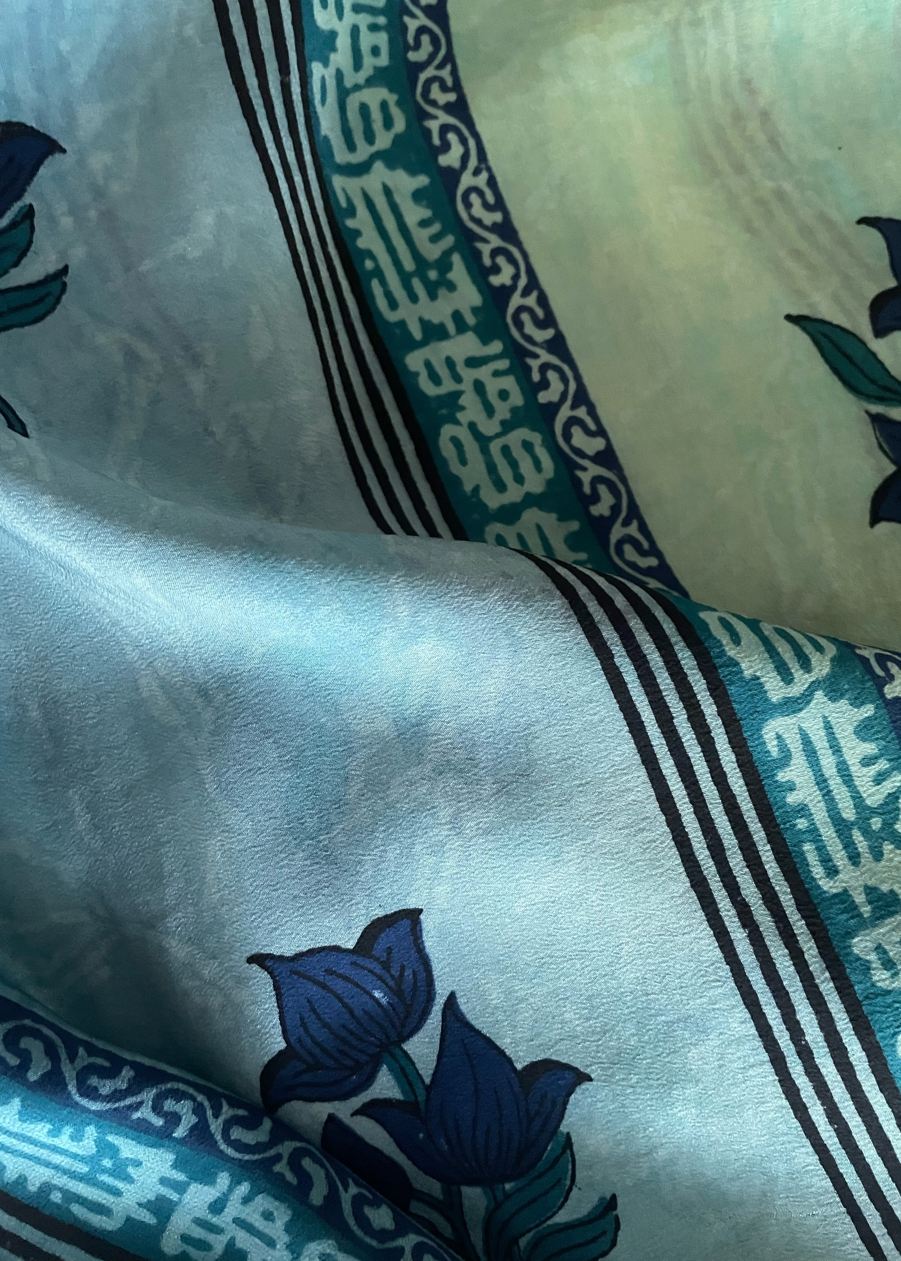 silk wrap shirt top blouse pyjama vintage bohemian repurposed saree sari boho boho-chic kimono crepe