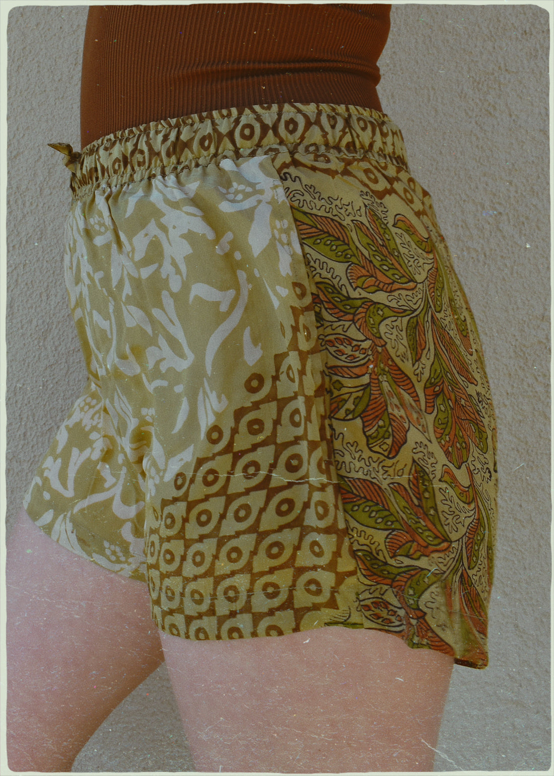 Fumaria Silk Shorts ~ Batik S