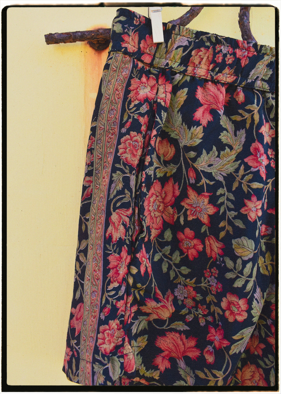 Fumaria Silk Shorts ~ Caviar XL