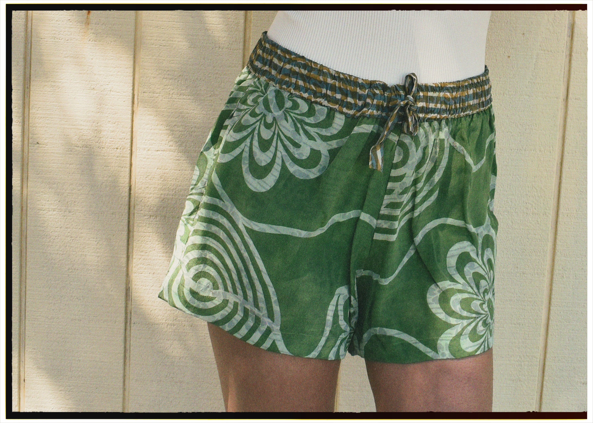 Fumaria Silk Shorts ~ Kiwi XS