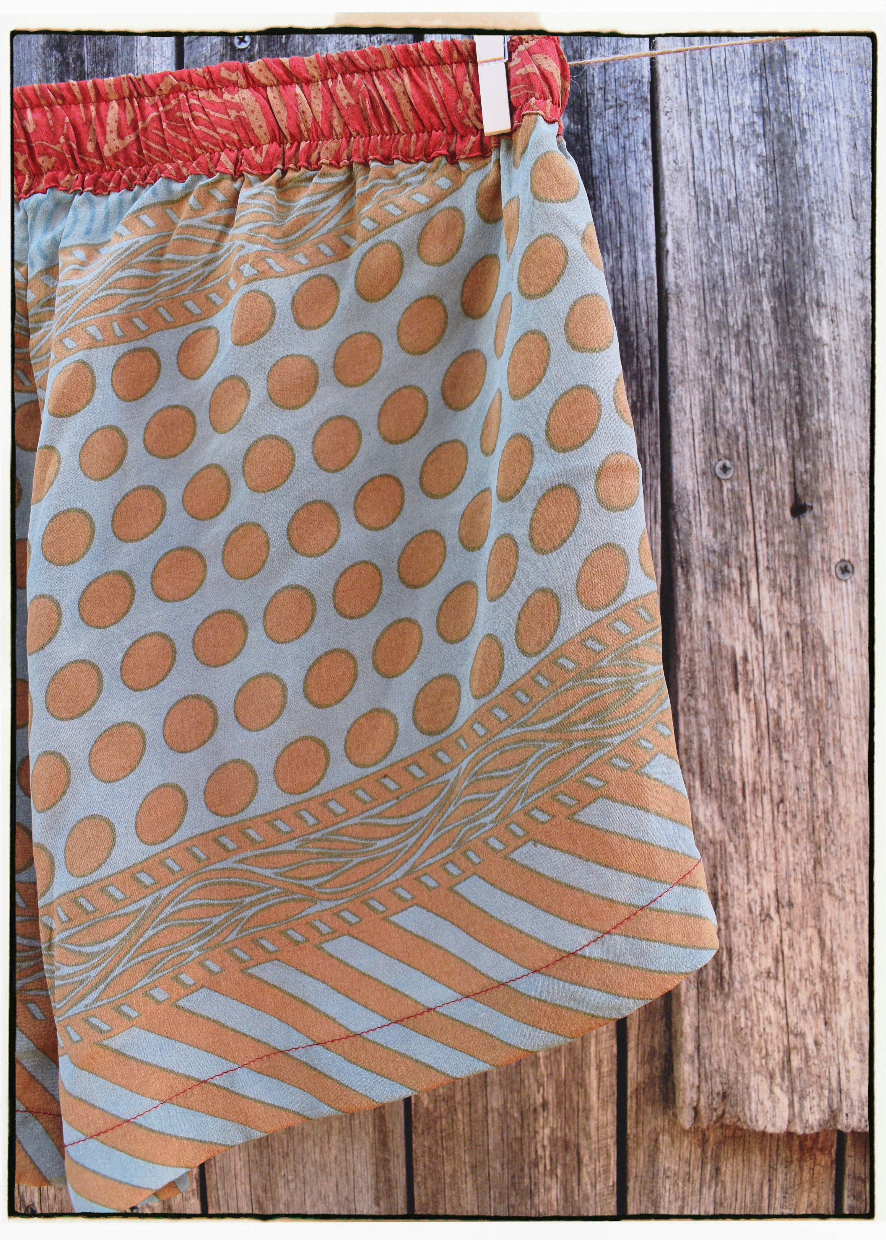 Fumaria Silk Shorts ~ Aruba M