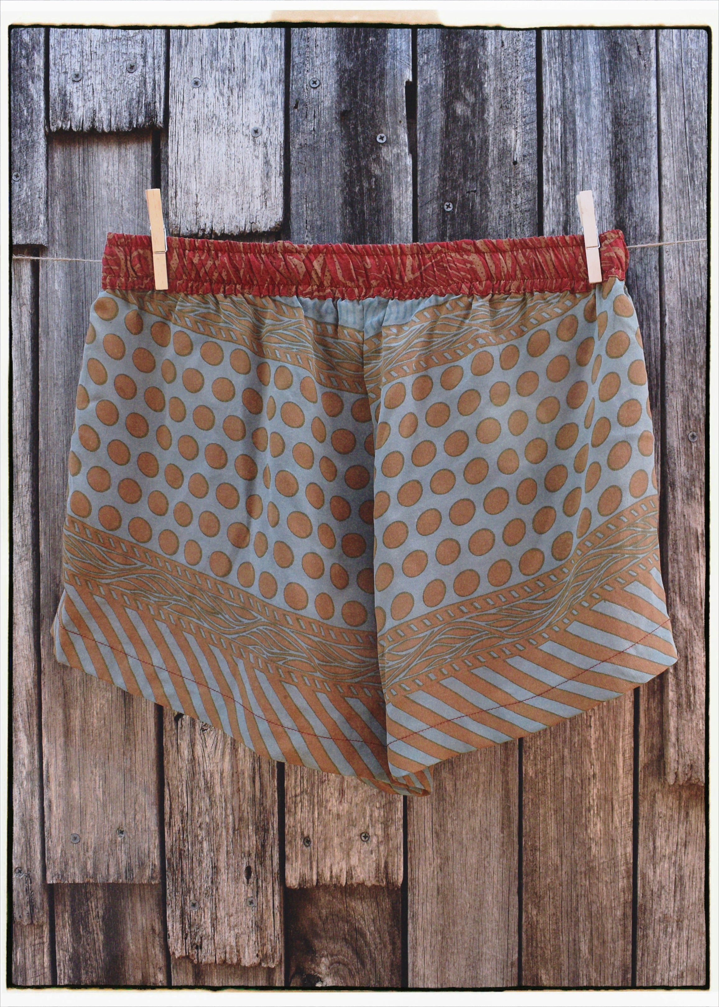 Fumaria Silk Shorts ~ Aruba M