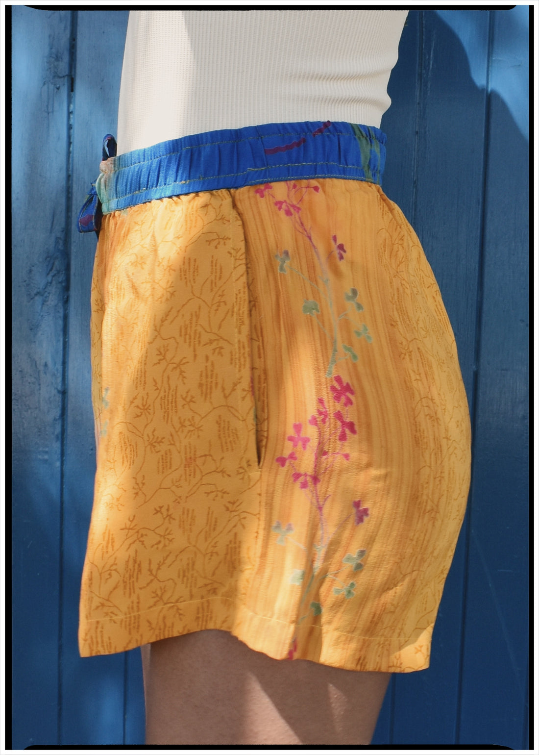 Fumaria Silk Shorts ~ Golden XS