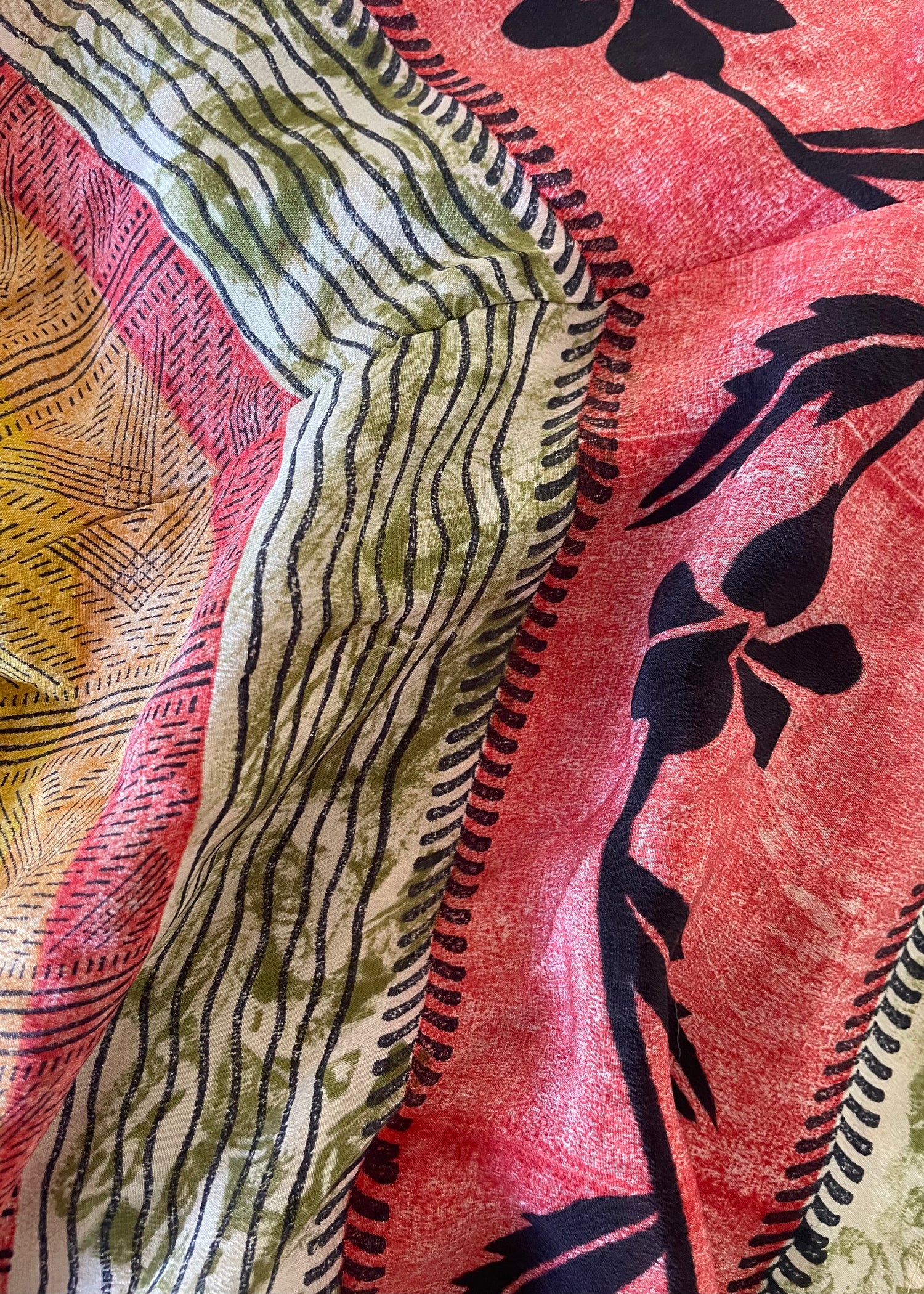 Fumaria Silk Shorts ~ Cayenne M